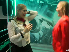 Стриптиз и секс с порно звёздами на шумной вечеринке в секс клубе