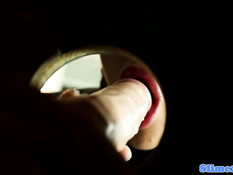 Девку в джинсах залило спермой из просунутого в отверстие члена