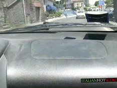 Итальянская женщина в солнцезащитных очках подрочила мужчине