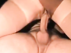 Любительница в чулках насаживается на член не снимая трусиков