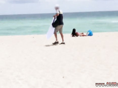 Пожилые мужчины свингеры втроём оттрахали латинскую девчонку