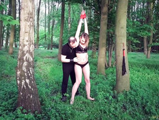 Властолюбивый мужчина отхлестал привязанную в лесу девчонку