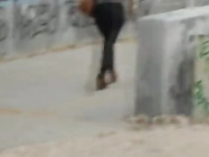 Девушка в маске занимается с парнем сексом и записывает на видео