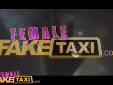 Брюнетке пришлось заняться сексом с лесбиянкой водителем такси