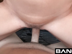 Девушка Elena Koshka возвращается с пляжа и трахается с мужиком