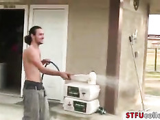 Девки катались на лошади с обнажённой грудью и ебались с парнем