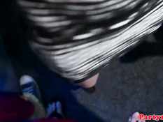 Европейские девки целуются и трахаются под зажигательные ритмы