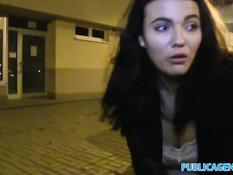 Парень отодрал в подворотне чешскую брюнеточку Vanessa Decker