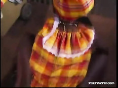 Горячую молодую мулатку в мастерской оттрахал белый любовник