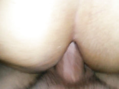 Бразильский мужчина крупным планом оттрахал в анус свою жену