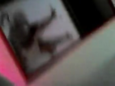 Снимает на камеру, как девушка скачет на члене в позе наездницы