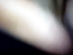 Снимает на камеру, как девушка скачет на члене в позе наездницы