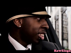 Смуглый парень отъебал в анал сисястую блондинку в чёрном белье