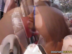 Большой чёрный хуй входит в анус юной брюнетки Adriana Chechik