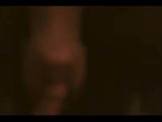 Запрокинув голову назад женщина делает мужику глубокий минет