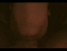 Запрокинув голову назад женщина делает мужику глубокий минет