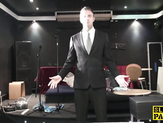 Привязал к столу молодую суку Samantha Bentley и отъебал в пизду