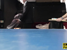 Привязал к столу молодую суку Samantha Bentley и отъебал в пизду