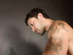 Двое спортивных геев целовались, отсасывали и трахались в очко