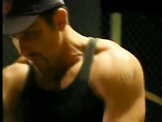 Голубые ребята толпой оттрахали мускулистого американского гея