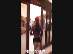 Худая татуированная мулаточка в отеле занимается сексом с парнем