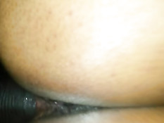 Чёрный приятель ебёт мулатку в позе раком и снимает на смартфон