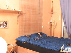 Толстому свингеру пришлось трахать зрелую и молодую партнёршу