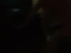 Мужик в фойе ебёт в позе раком развратную светловолосую шлюху