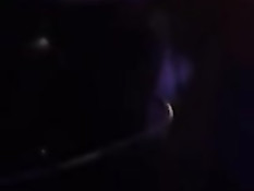 Мужик в фойе ебёт в позе раком развратную светловолосую шлюху