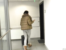 Сиськастая брюнетка в чёрном белье Ania Kinski прыгает на члене