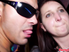 Европейские девчонки дрочат члены и трахаются со стриптизёрами