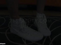 Юная русская брюнетка разработала попу фаллосом и дала в анал