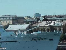 Озорной русской девчонке в короткой юбке вставили член в попку