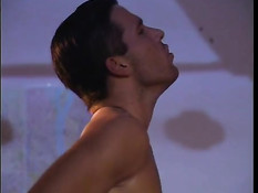 Босс напоил худую секретаршу и отодрал на диване в киску и анус