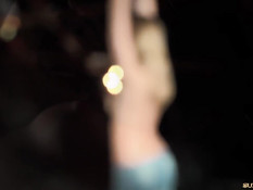 Мужик отшлёпал по жопе связанную пленницу и заставил отсосать