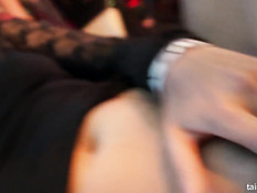 Горячие порно актрисы занимаются сексом с посетителями секс клуба