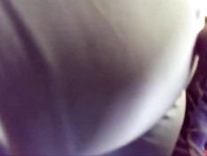 Парень в автобусе трётся возбуждённым членом об задницу девки