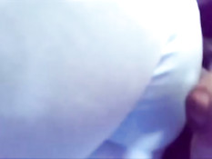 Парень в автобусе трётся возбуждённым членом об задницу девки