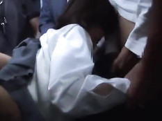 Мужчина в автобусе оттрахал раком скромную японскую девчонку