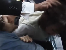 Мужчина в автобусе оттрахал раком скромную японскую девчонку