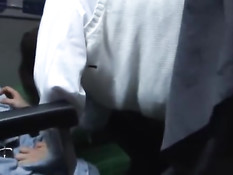 Мужчина в автобусе оттрахал раком скромную японскую девчонку