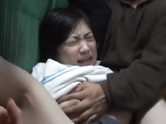 Мужчина в автобусе оттрахал раком скромную японскую девчонку