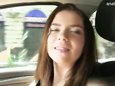 Две развратные девки приехали в гости к парню и занялись сексом