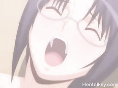 Очкастая хентай девка на пляже сняла с парня плавки и подрочила