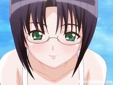 Очкастая хентай девка на пляже сняла с парня плавки и подрочила