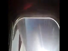 Смелая девушка мастурбирует киску и показывает грудь в самолёте