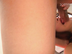 Японская девушка Yurika Goto трахается в позе наездницы и раком