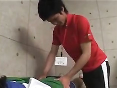 Гомосексуальный японский мужчина оттрахал молодого массажиста