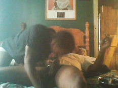 Чёрный гей отсосал пенис лысому любовнику и сел на него сверху