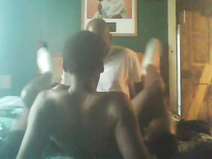 Чёрный гей отсосал пенис лысому любовнику и сел на него сверху